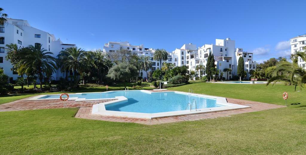 Jardines Del Puerto Apartment มาร์เบยา ภายนอก รูปภาพ
